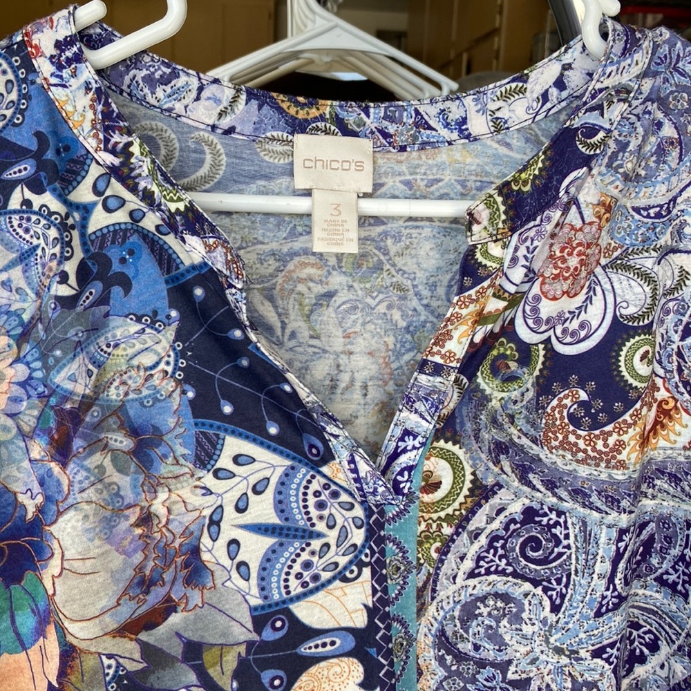 Chico’s 3/4 sleeve top. 💙